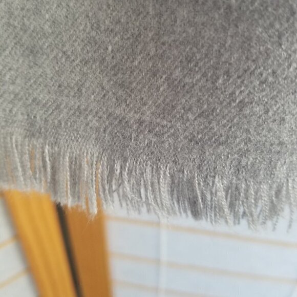 Calvin Klein Gray Flannel Wrap Scarf Poncho Toggle Close One Size Fits All - Picture 4 of 8